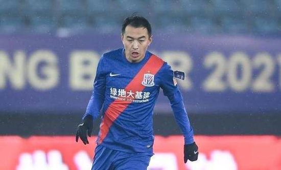 男人扒开美女内裤摸到爽